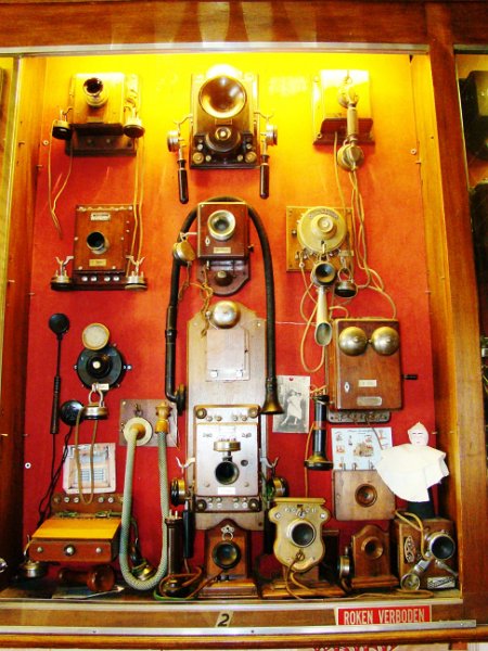 DSC08671.JPG - Restaurant/museum telephone displays. Mostly Ericsson, French and other European phones