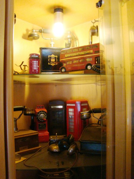 DSC08679.JPG - Restaurant/museum telephone displays. Mostly Ericsson, French and other European phones