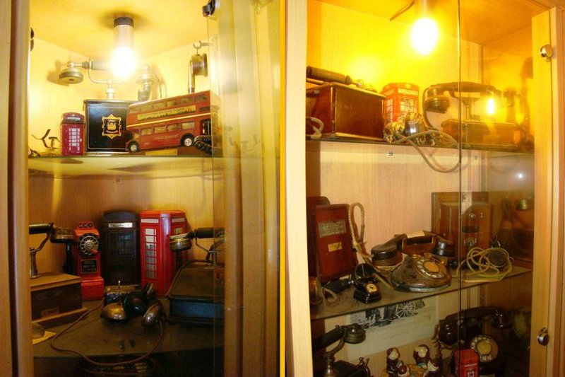 Wton10.jpg - Restaurant/museum telephone displays. Mostly Ericsson, French and other European phones